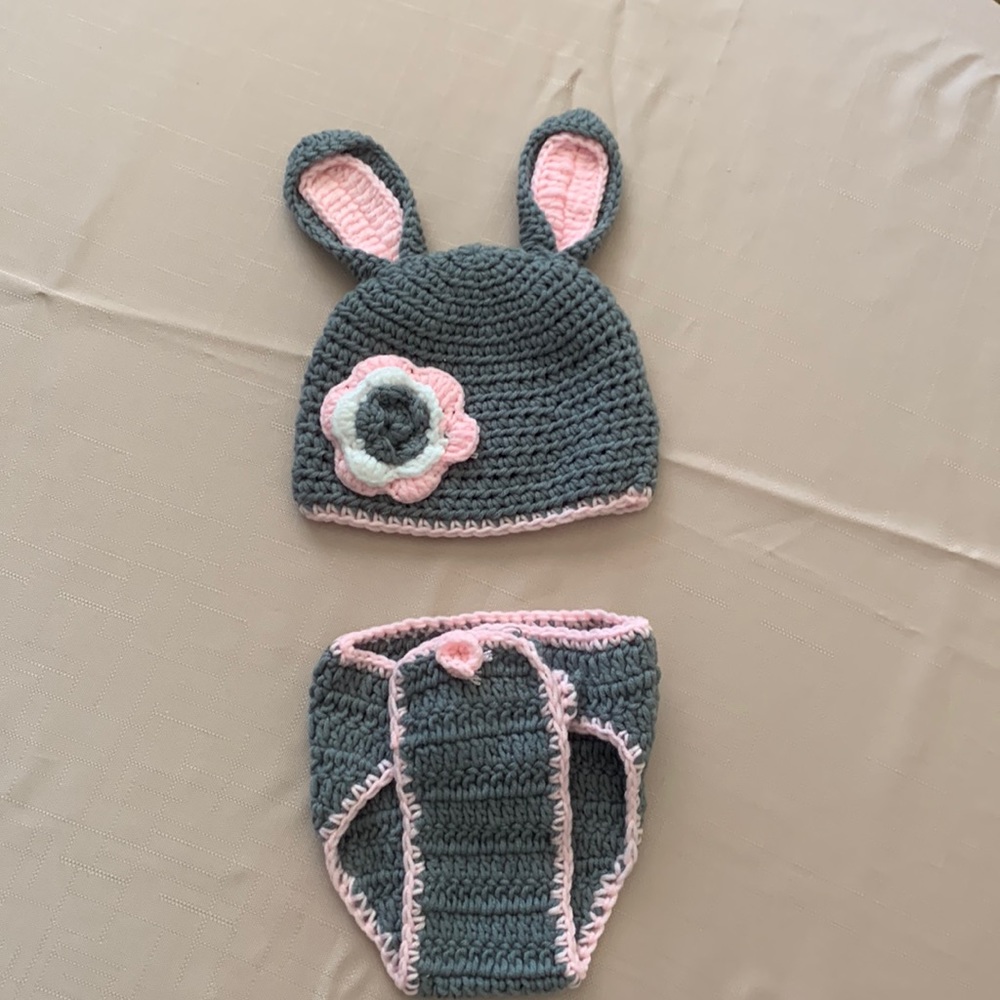 Crochet new born baby photo shoot outfit. In perfect condition
